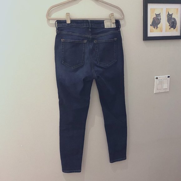 Everlane Curvy High-Rise Jeans in Dark Blue - Picture 2 of 6